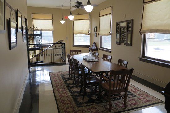 Arnim Archives and Museum