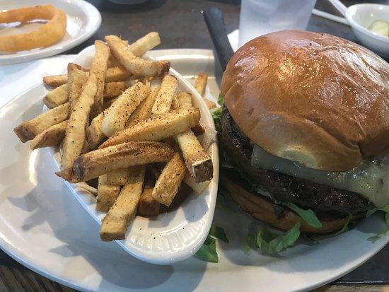 Tom's Burgers and Grill